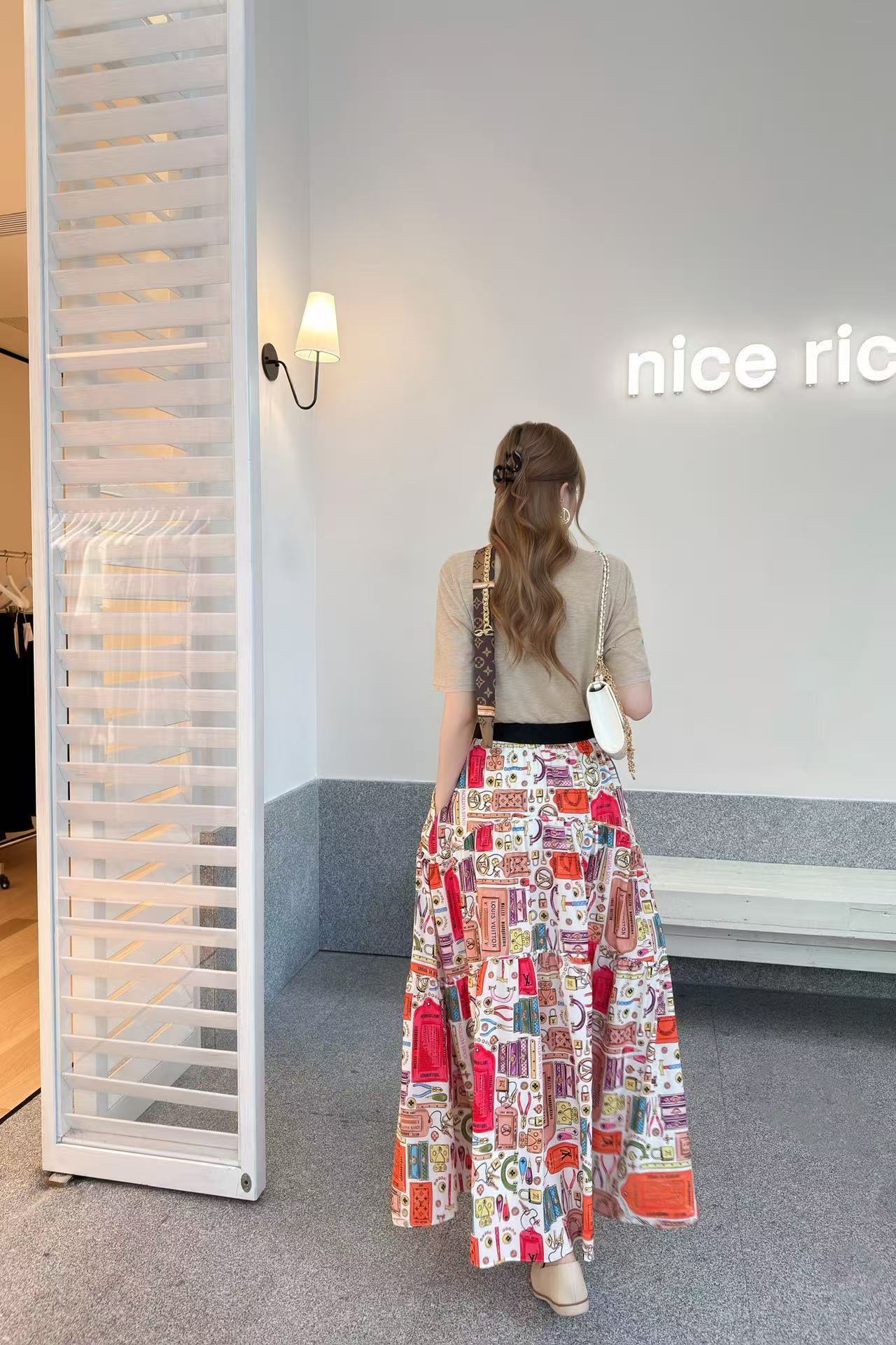 LVプリント伸縮性ミディスカート【50％割引+送料無料】