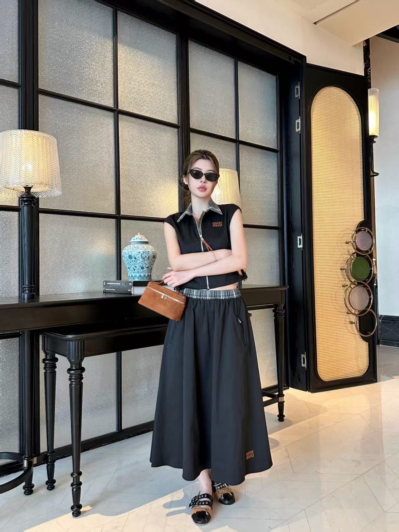 M1UM1U ジッパー付きベスト＋スカート ツーピースセット【50％割引+送料無料】