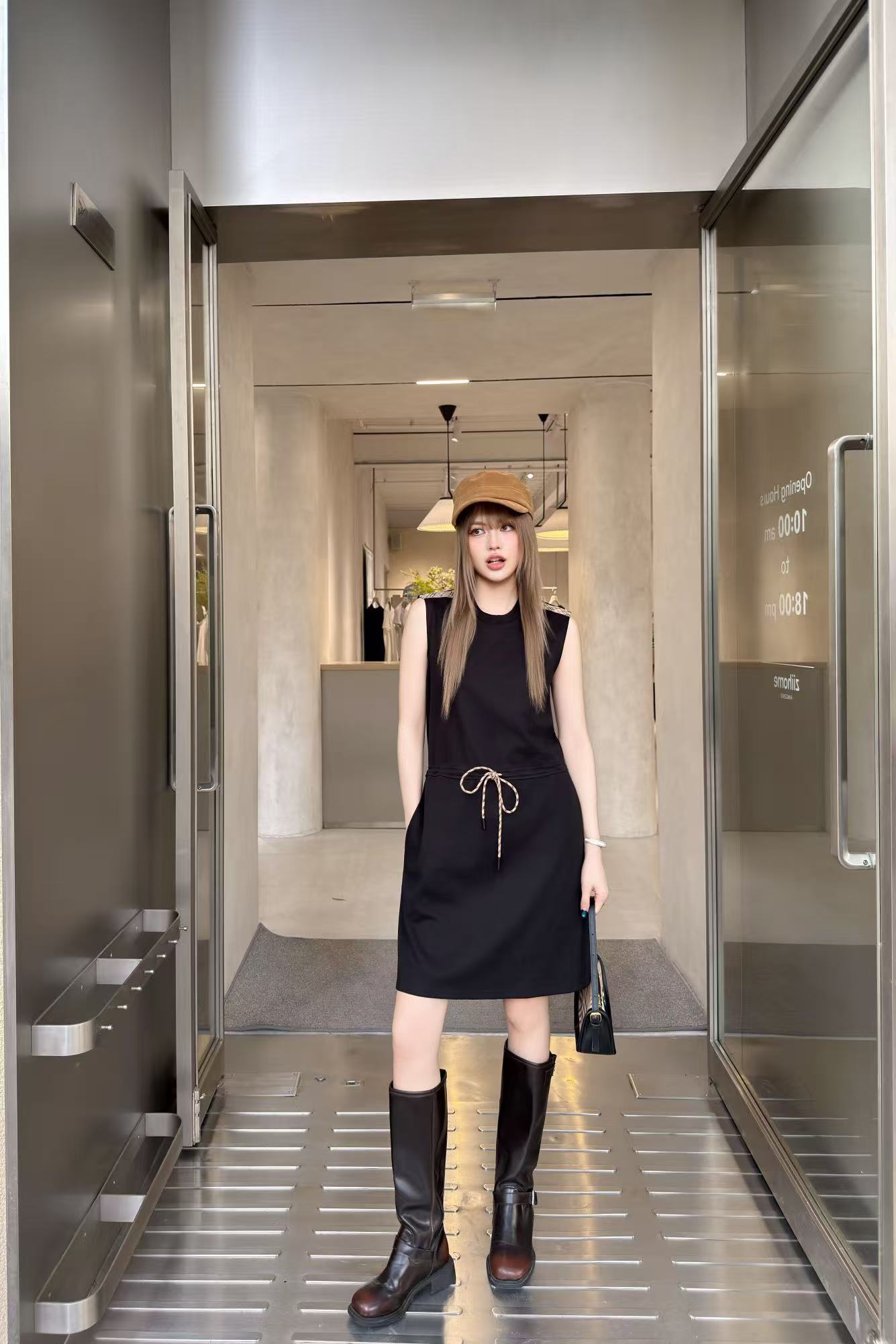 BUR8ERRY シンプルな伸縮性のあるノースリーブドレス【50％割引+送料無料】