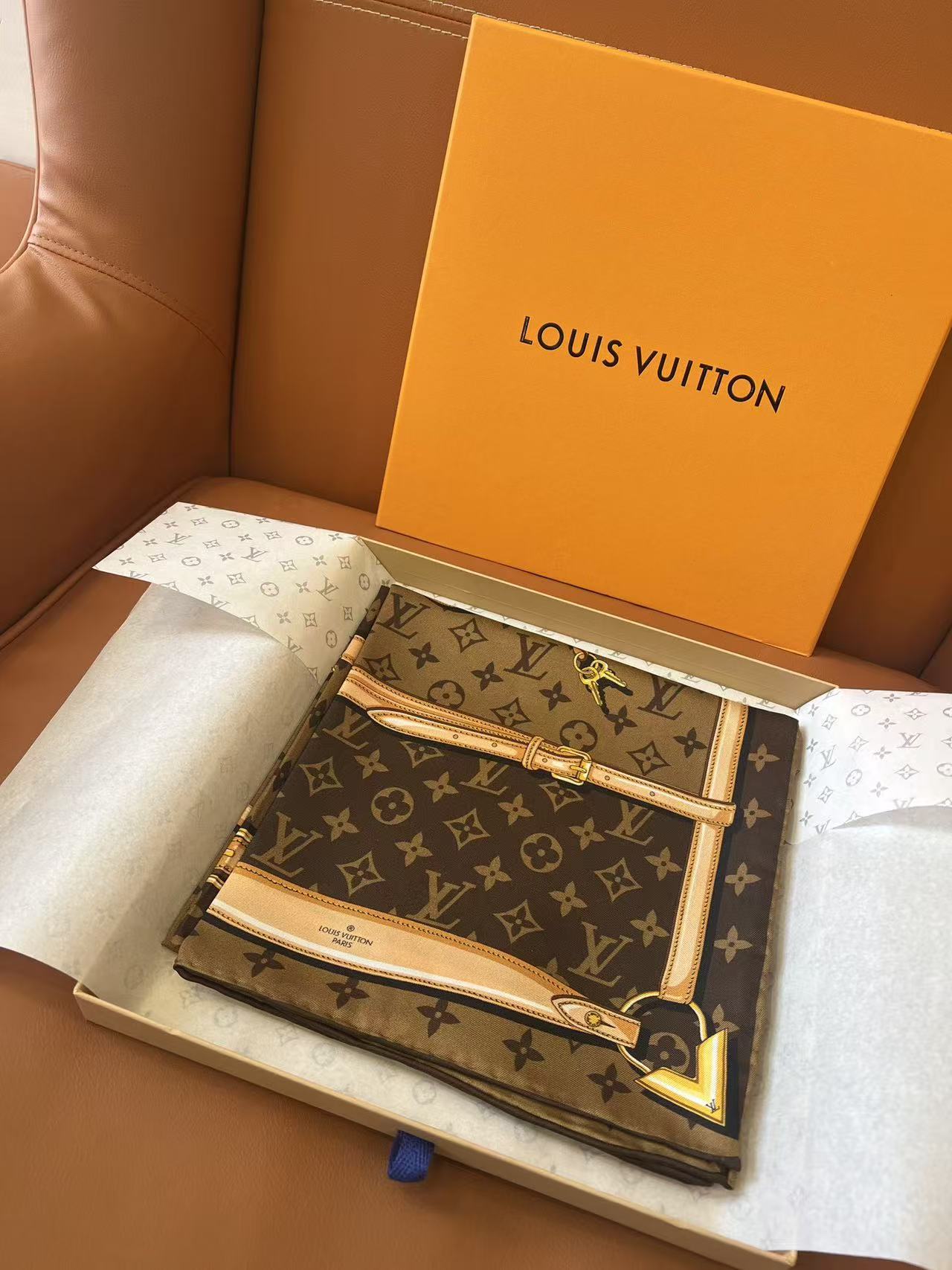 LVプリント シルクスカーフ【50％割引+送料無料】