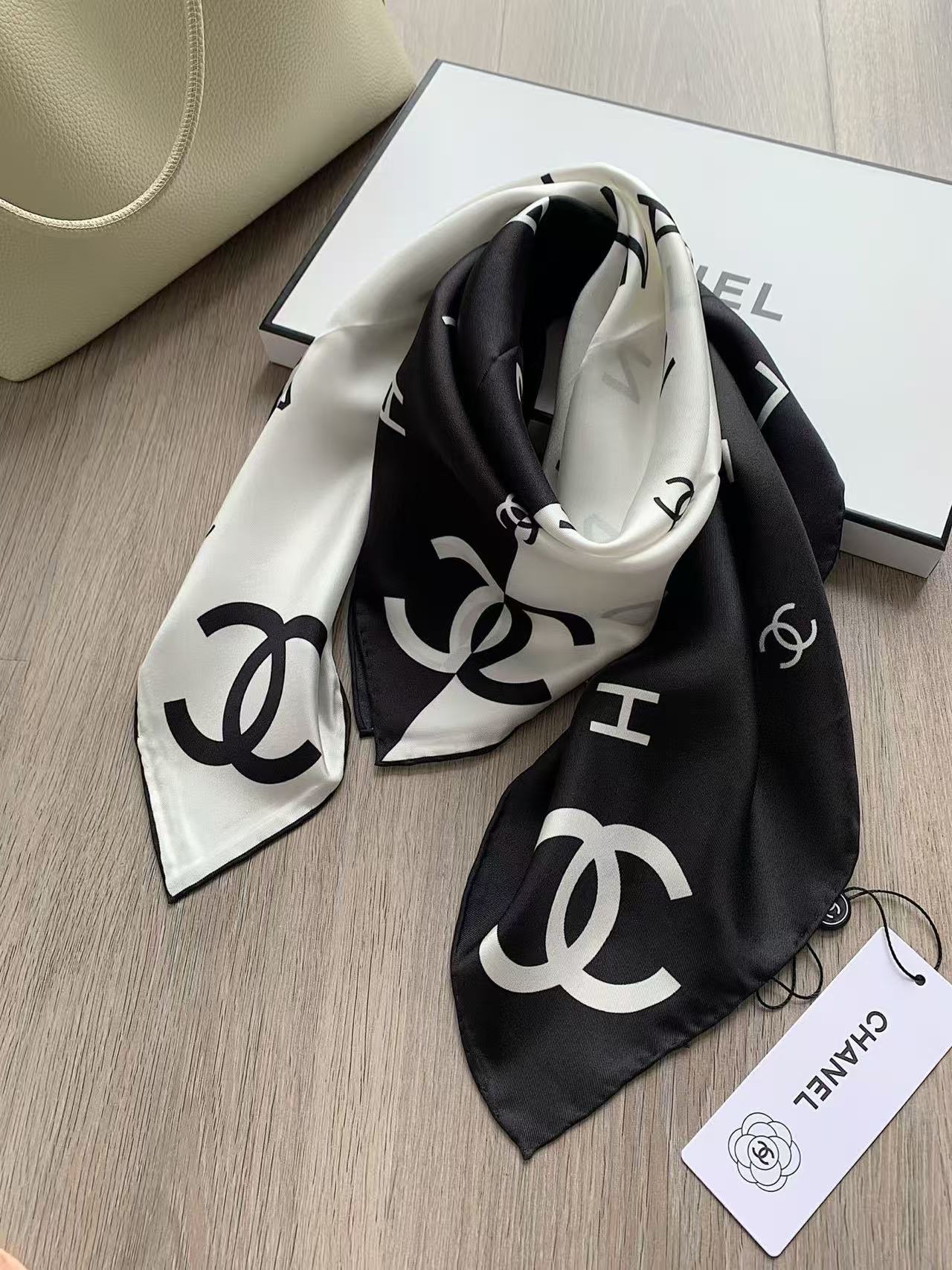 CHANE1 ブラック＆ホワイト ダブルC シルクスカーフ【50％割引+送料無料】