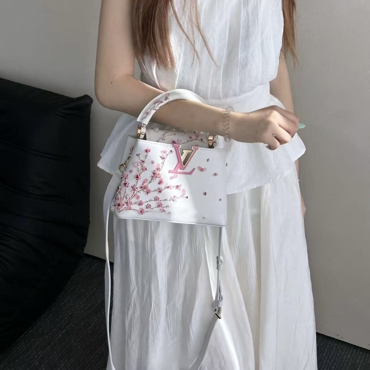 LV Capucines花柄のハンドバッグ【50％割引+送料無料】