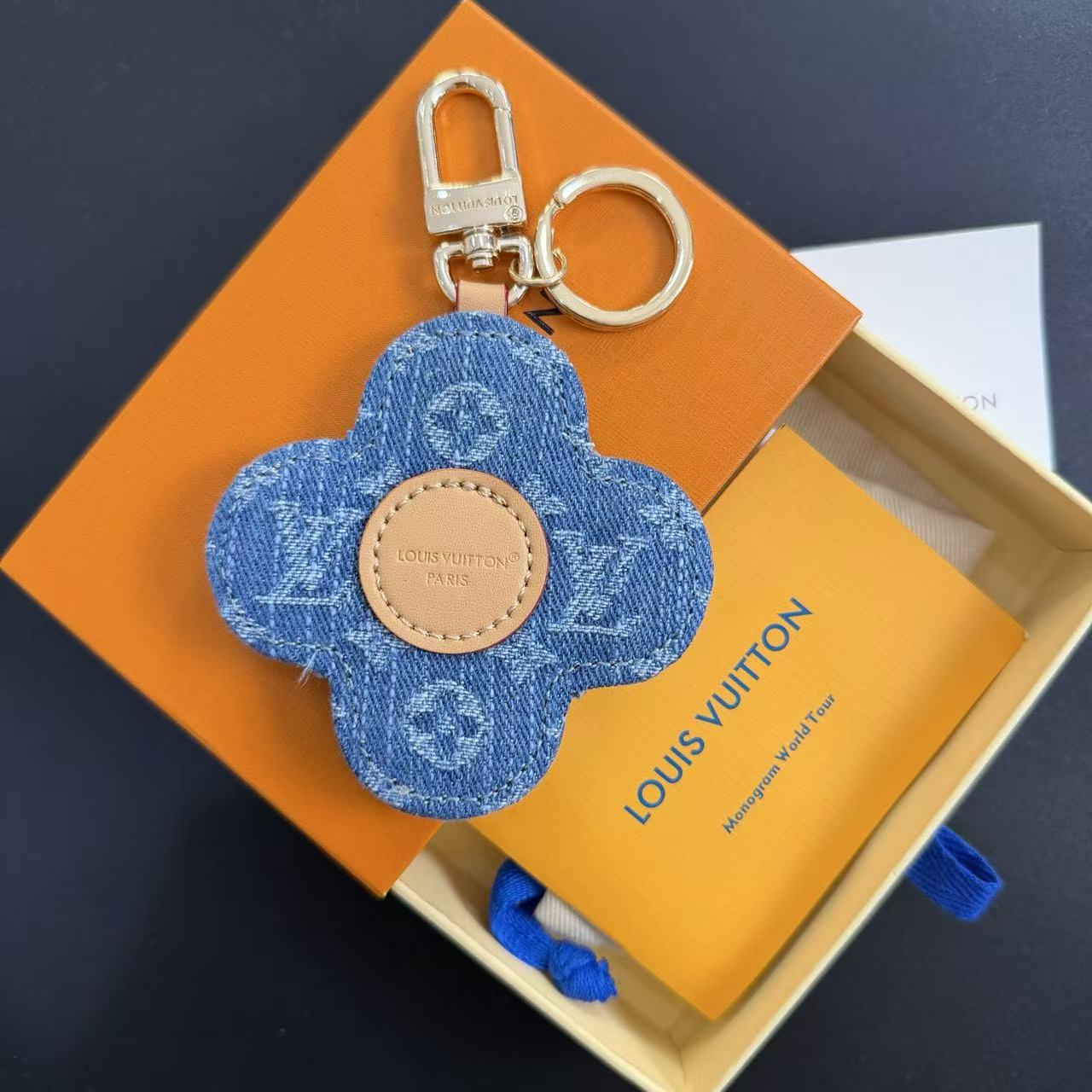 LV 四つ葉のクローバー デニムキーホルダー【50％割引+送料無料】