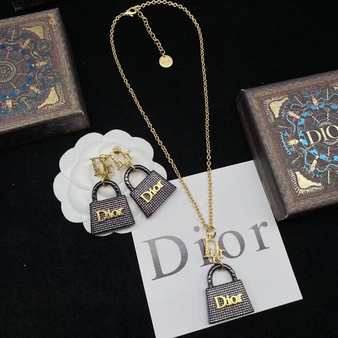 DI0Rスタッドピアス＋ネックレス 2点セット【50％割引+送料無料】