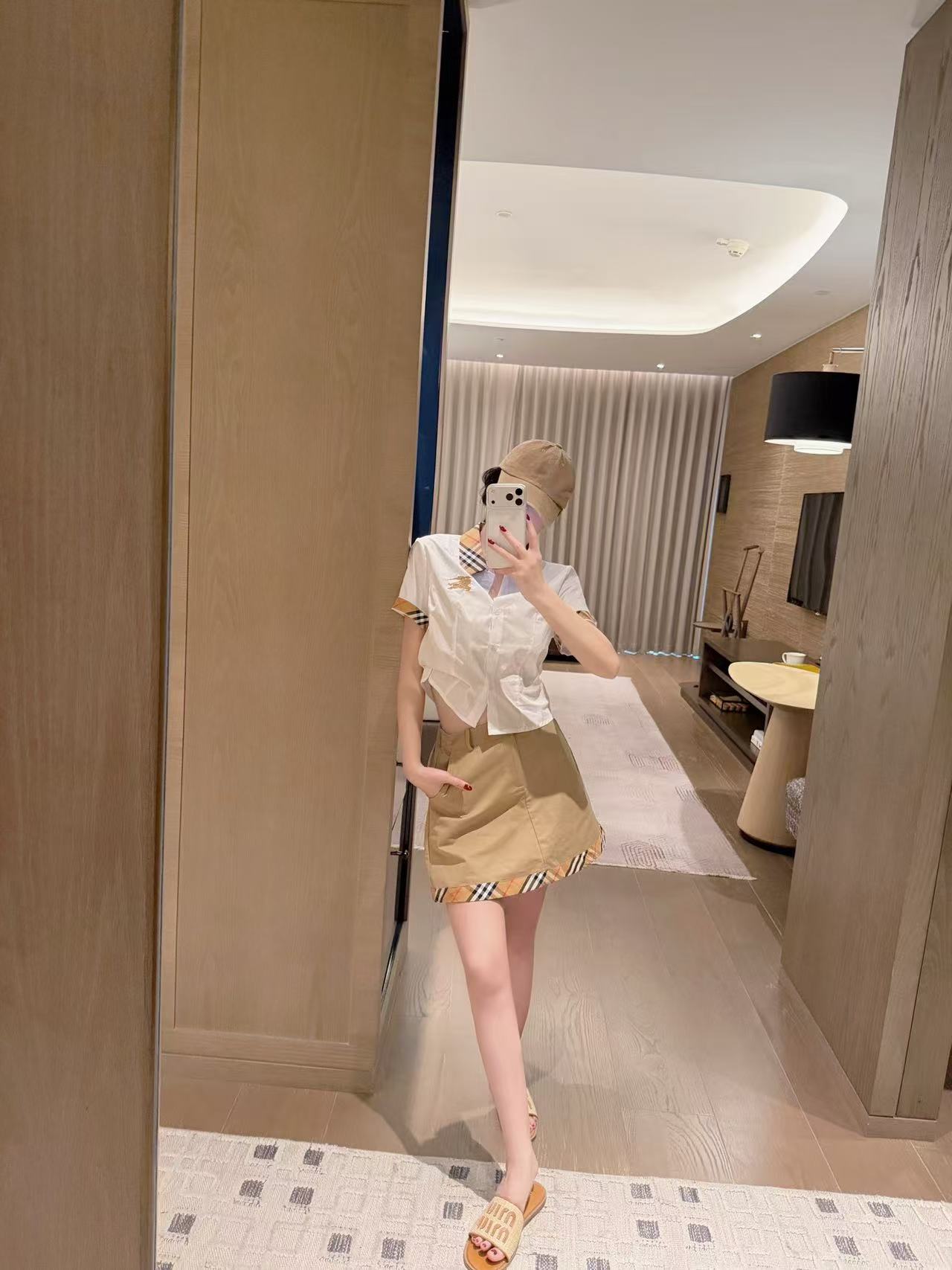 BUR8ERRY シャツとスカートのツーピースセット【50％割引+送料無料】