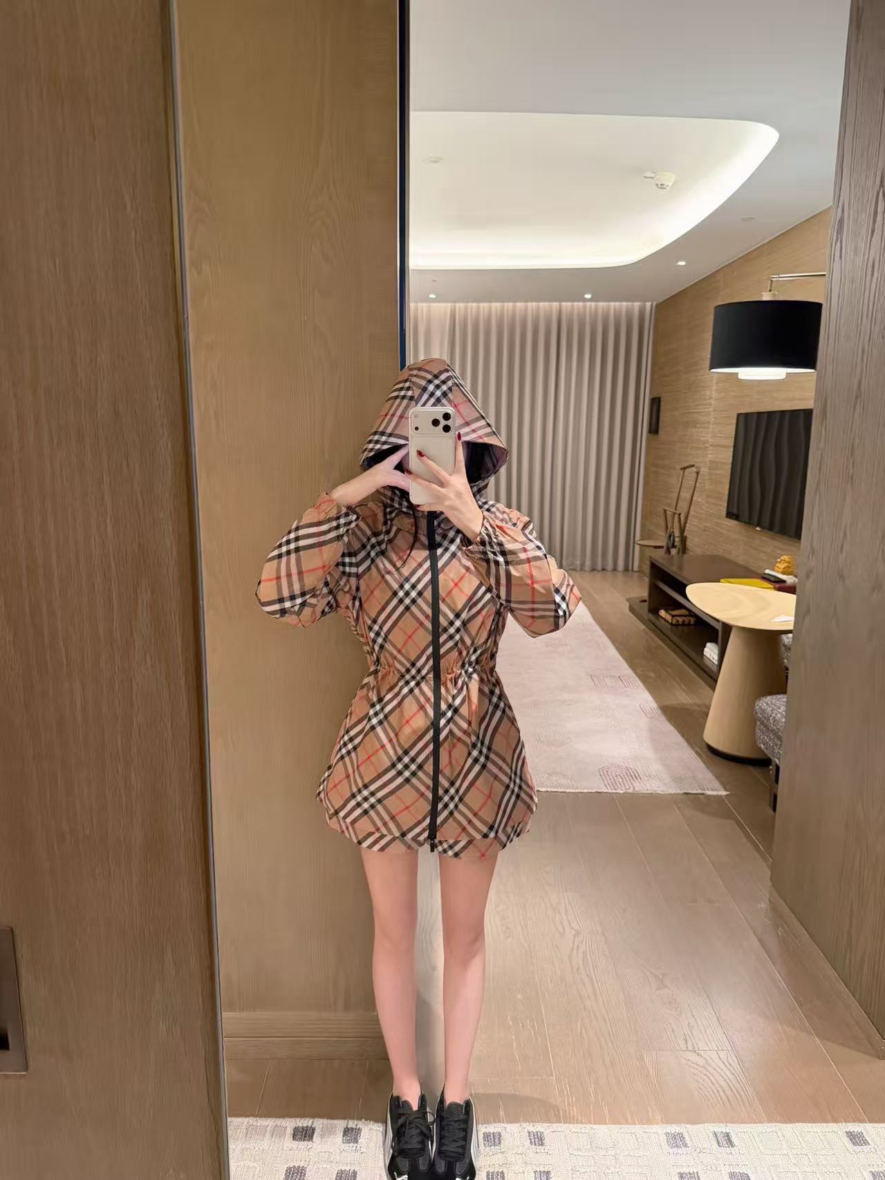 BUR8ERRYチェック柄フード付きトレンチコート【50％割引+送料無料】