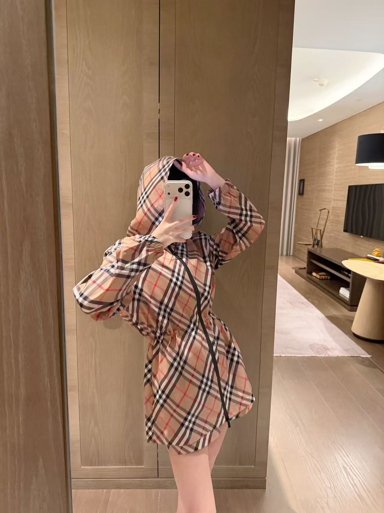 BUR8ERRYチェック柄フード付きトレンチコート【50％割引+送料無料】