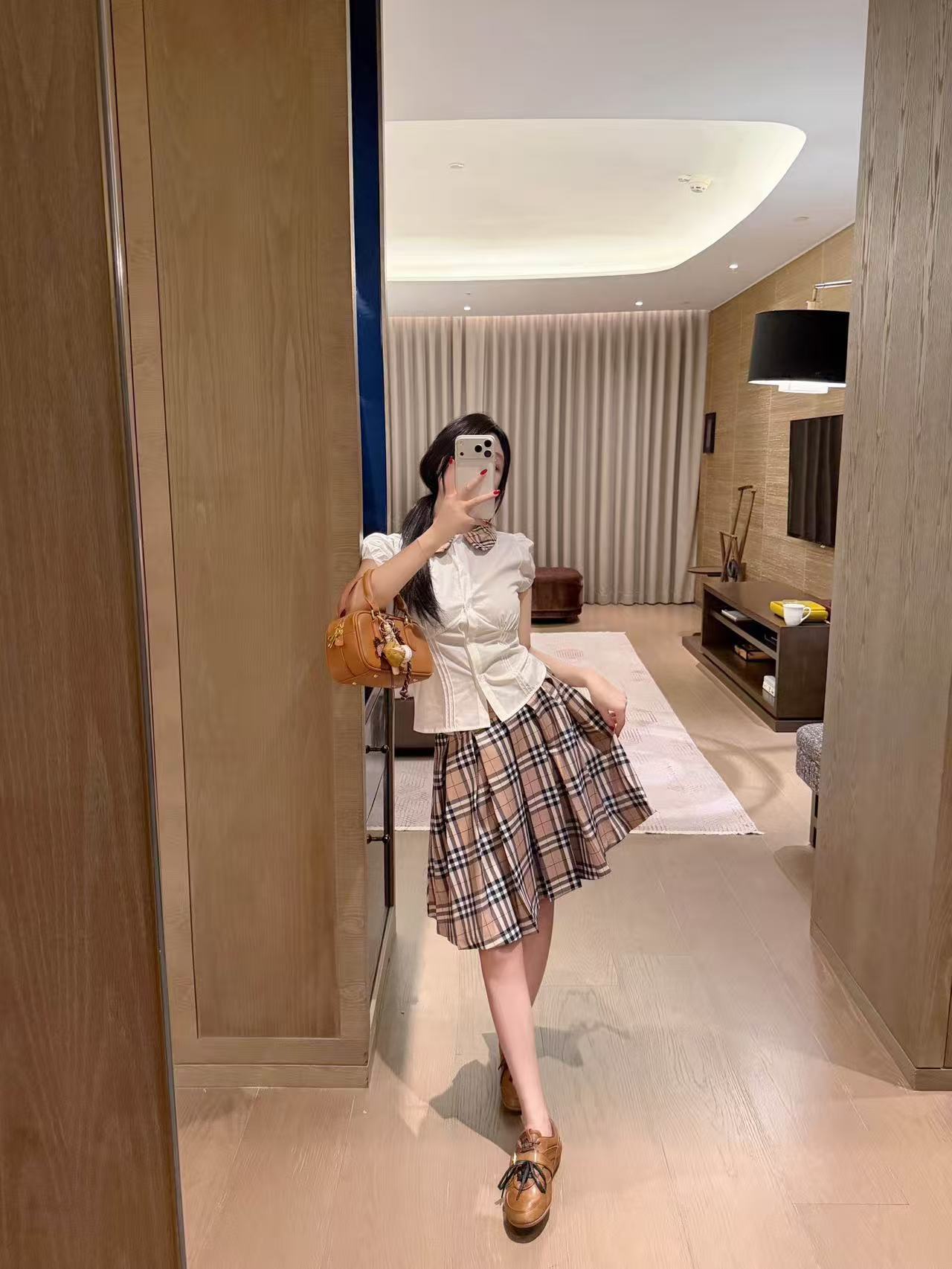 BUR8ERRY シャツとスカートのツーピースセット【50％割引+送料無料】