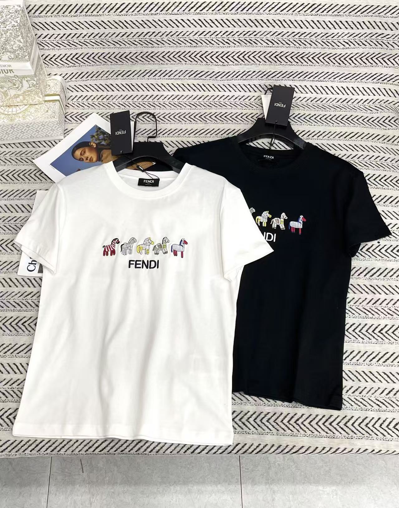 FEND1 スモールポニー刺繍 レタリングTシャツ【50％割引+送料無料】
