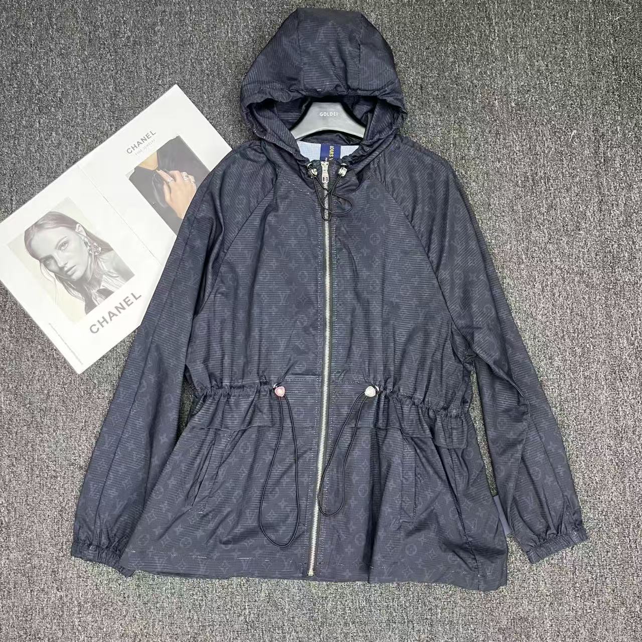 LVプリント フーデッドウィンドブレーカー【50％割引+送料無料】