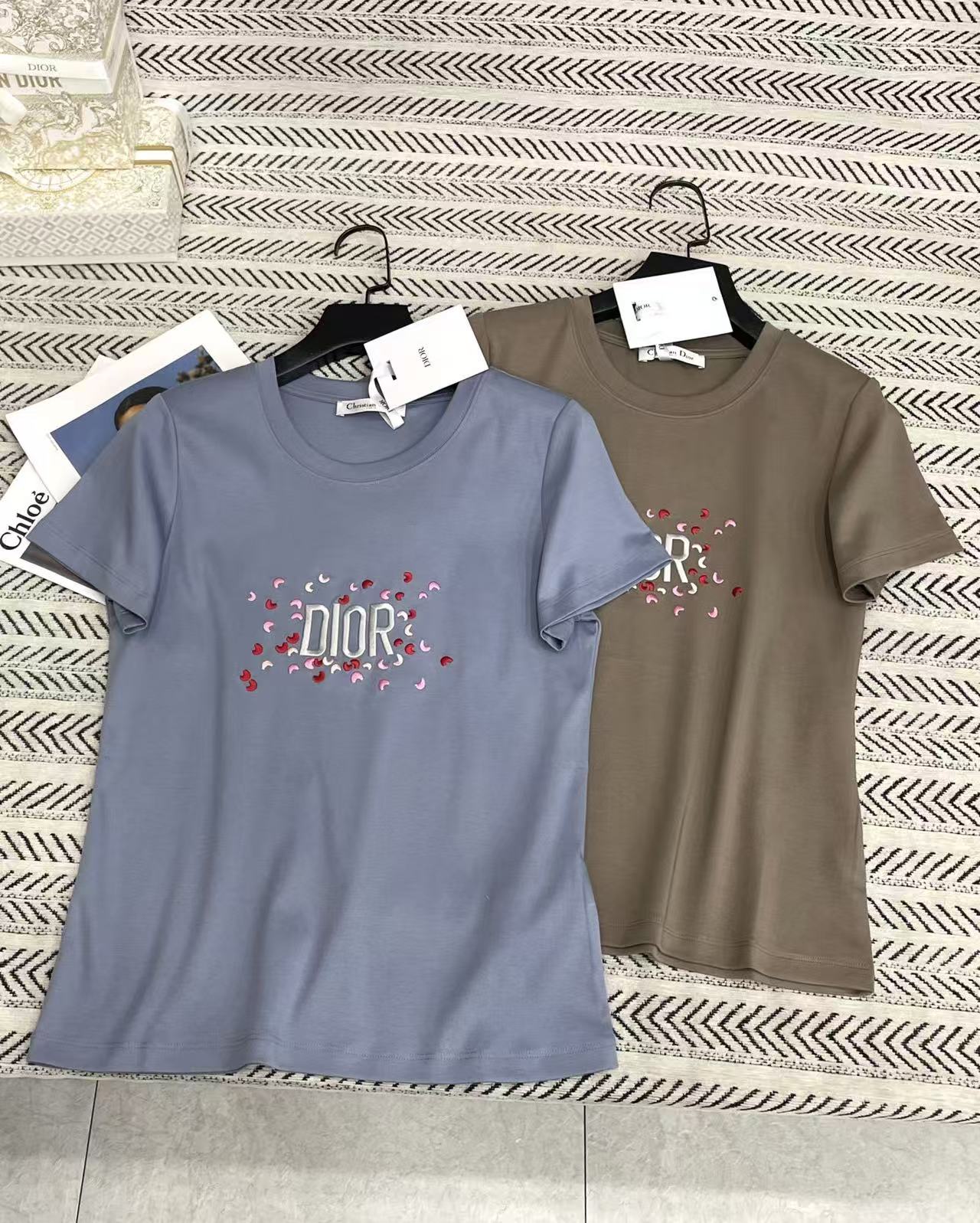 DIOR 刺繍ロゴTシャツ【50％割引+送料無料】