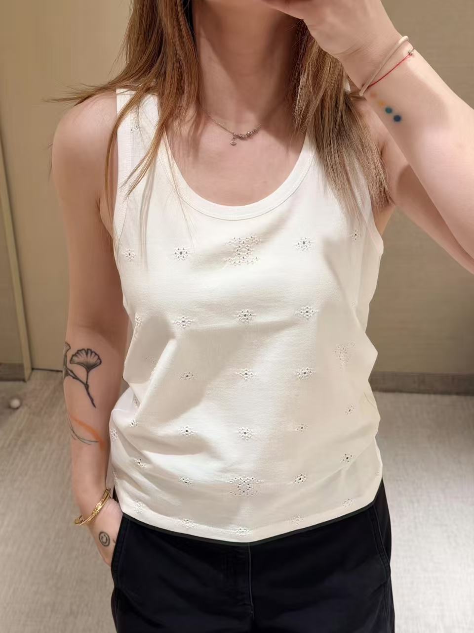 CHANE1 刺繍ロゴ入りレターベスト/Tシャツ【50％割引+送料無料】