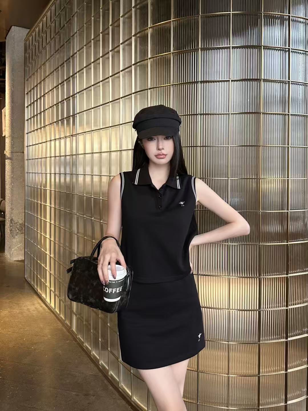 DIOR 蜂の刺繍入り ベスト＆スカート 2点セット【50％割引+送料無料】