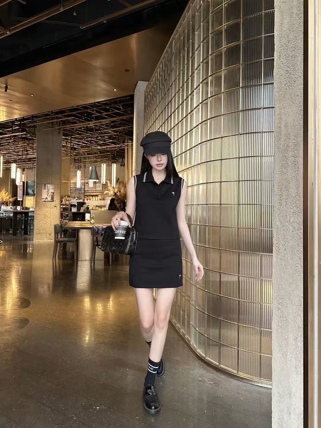 DIOR 蜂の刺繍入り ベスト＆スカート 2点セット【50％割引+送料無料】