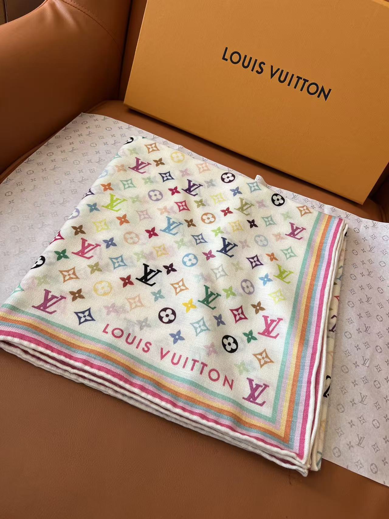 LVプリント シルクスカーフ【50％割引+送料無料】