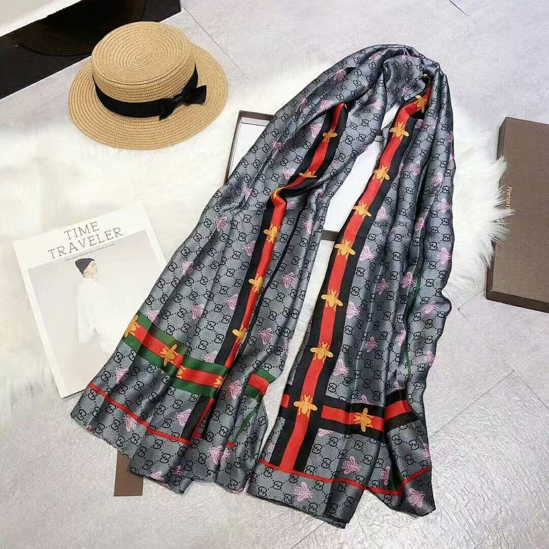 GUCCI プリントシルクスカーフ【50％割引+送料無料】