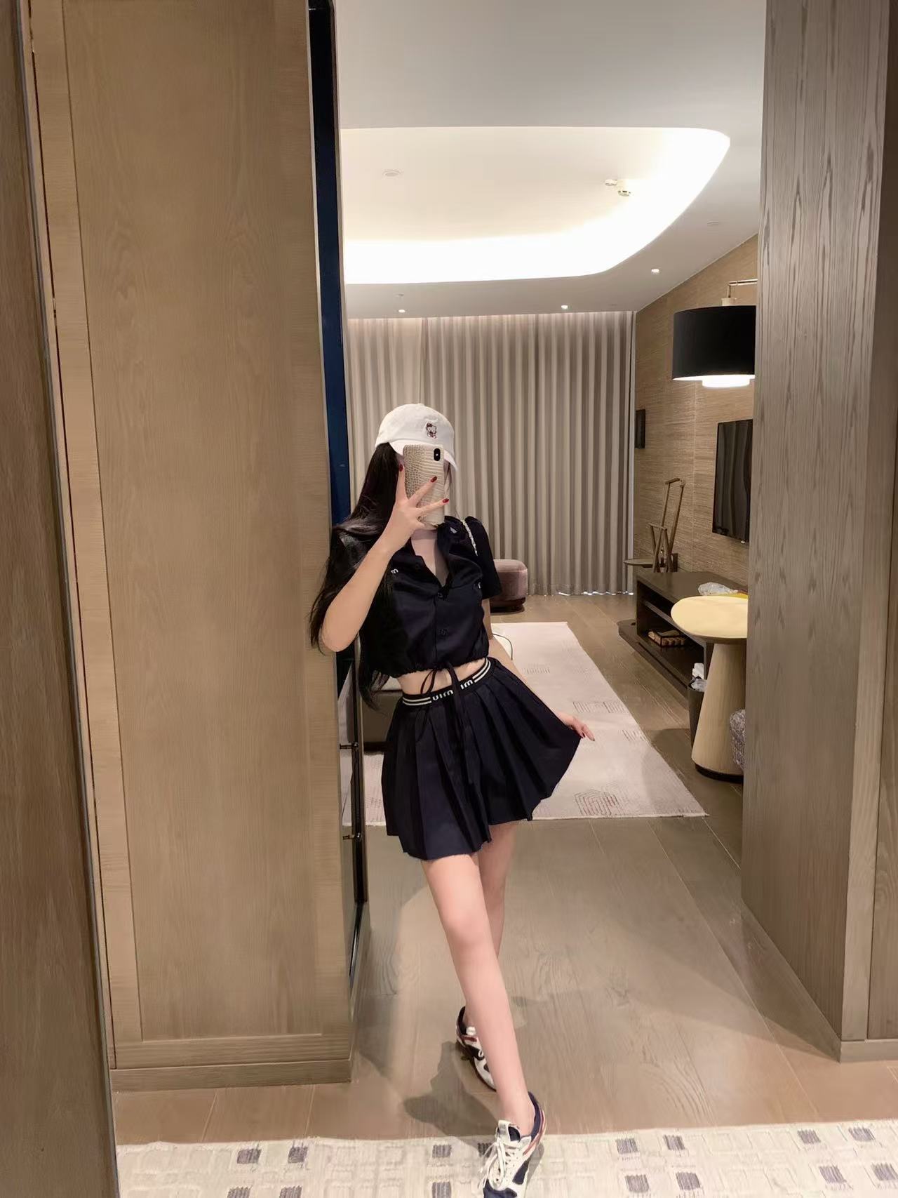 M1UM1U シャツ＆スカート 2点セット【50％割引+送料無料】