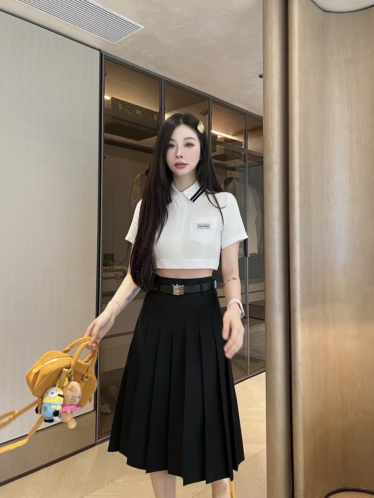 M1U1M1U 高品質シャツ ＋ ベルト付きスカート【50％割引+送料無料】