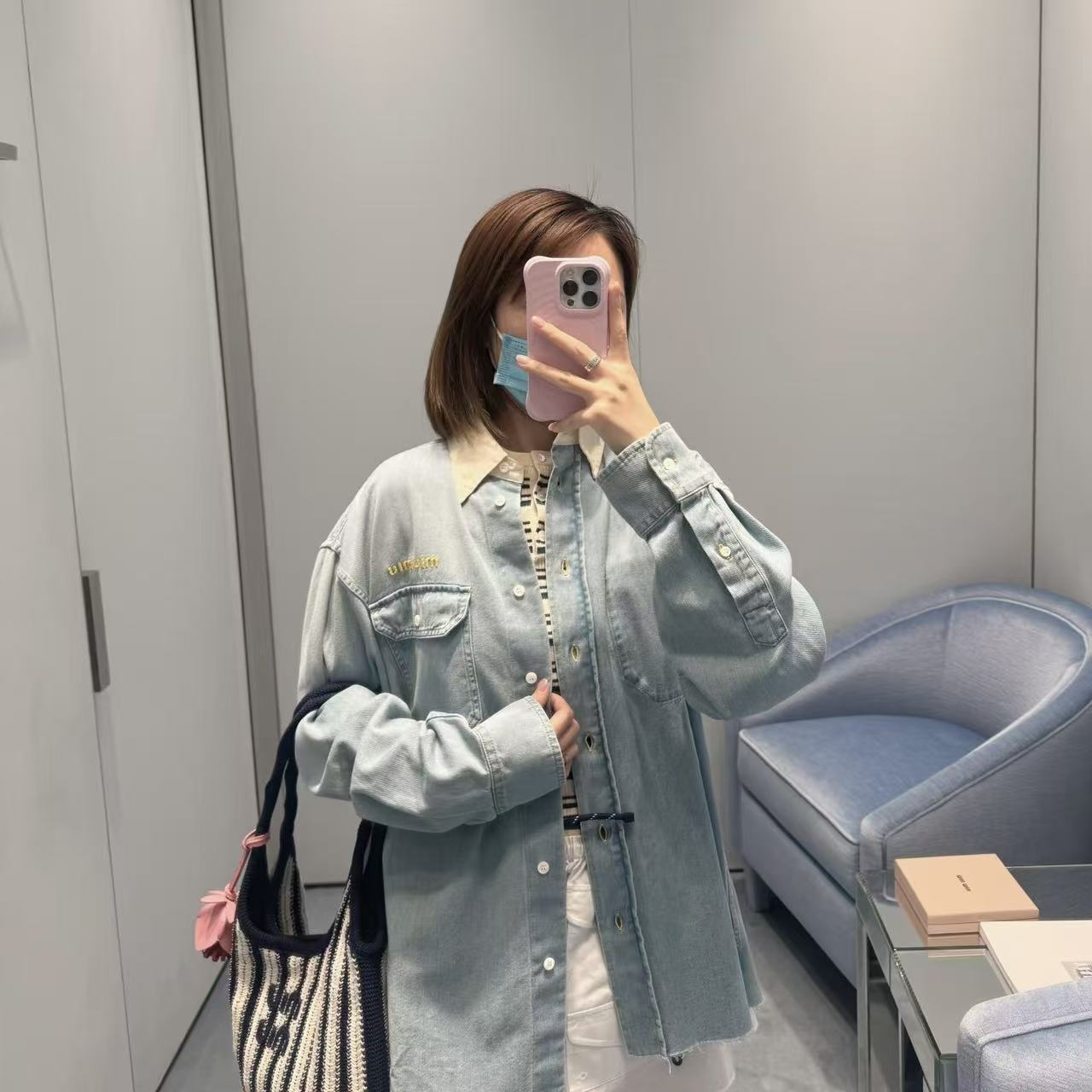 M1UM1U 刺繍入りレターポケット デニムシャツ【50％割引+送料無料】