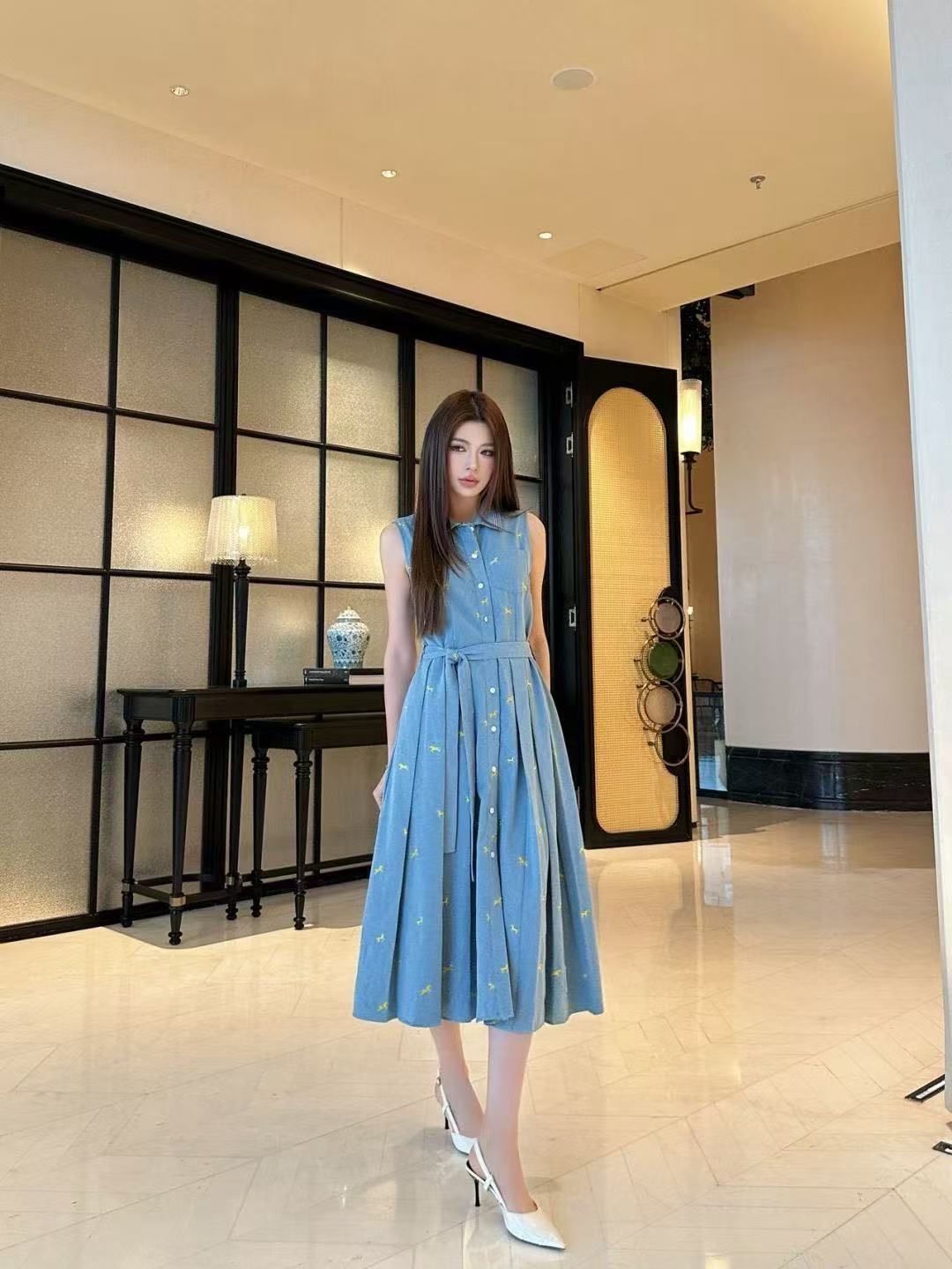 THOM BR0WNEポニー刺繍入り ノースリーブデニムワンピース【50％割引+送料無料】