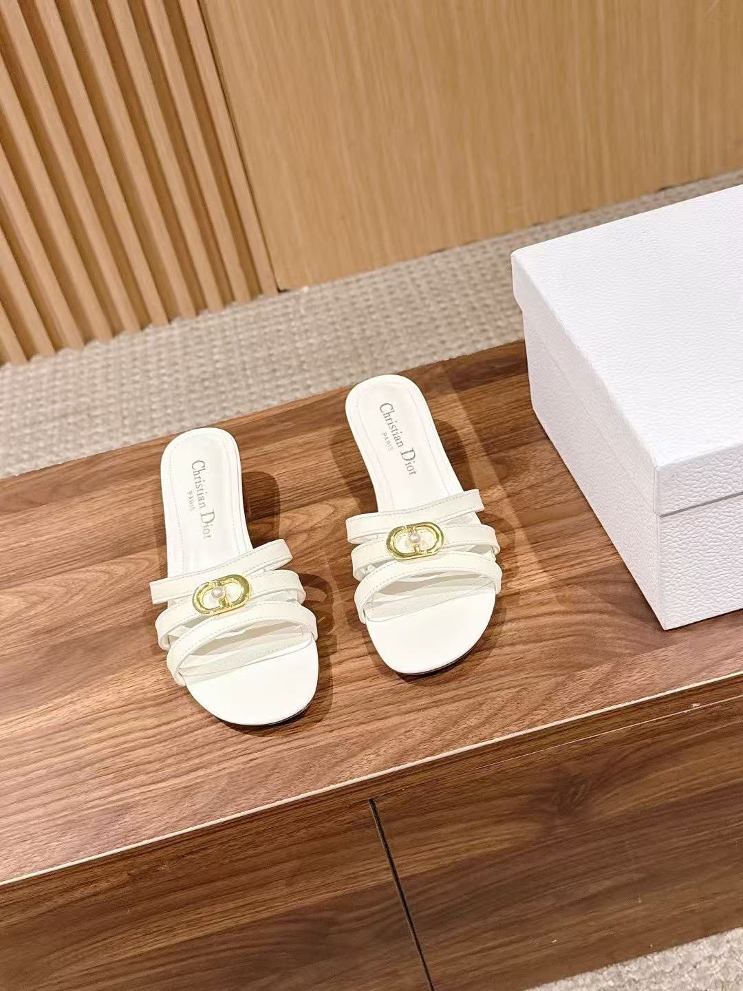 DIOR 上質CDロゴ ローヒール・スライドサンダル【50％割引+送料無料】