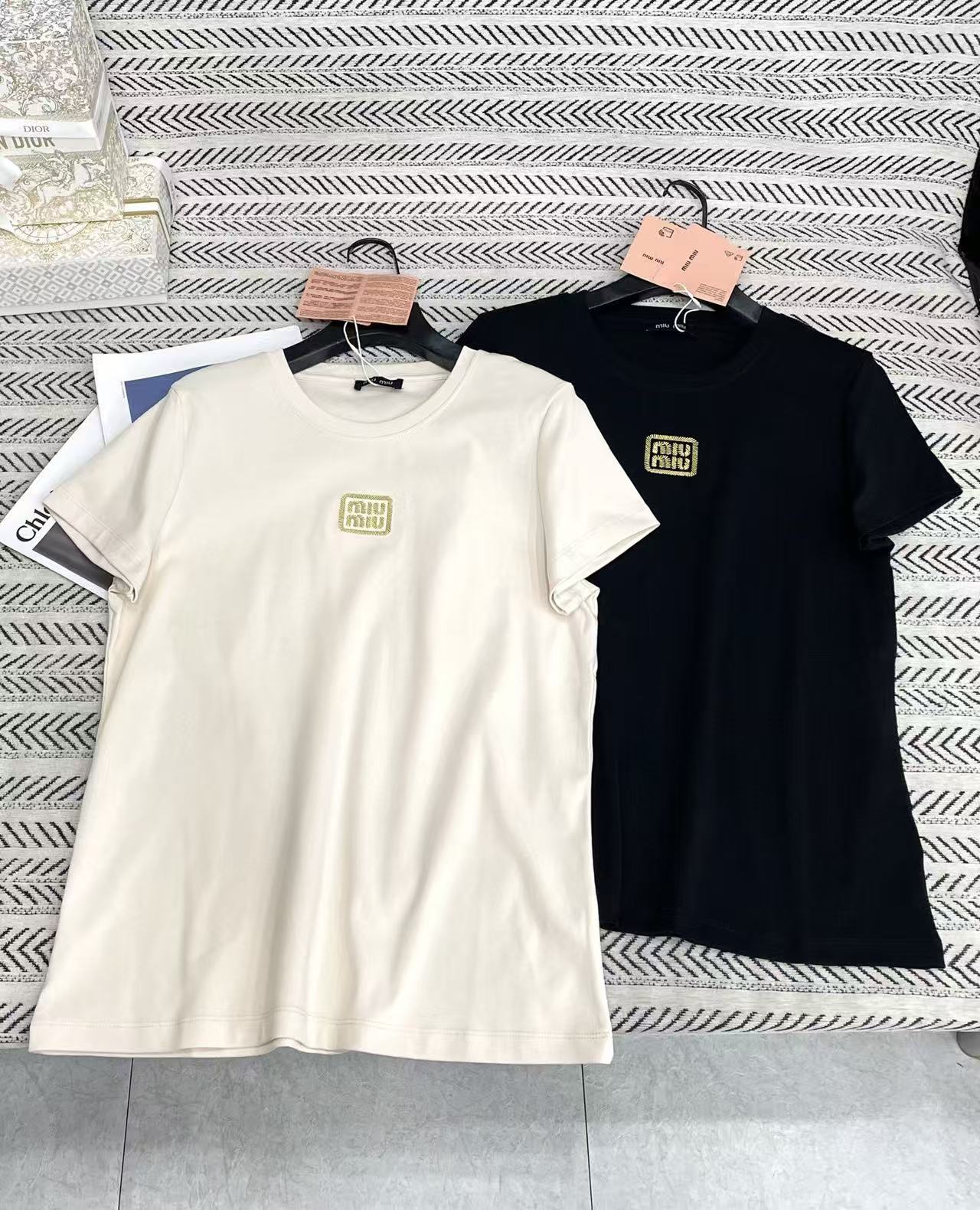 M1UM1U 刺繍入りレターTシャツ【50％割引+送料無料】