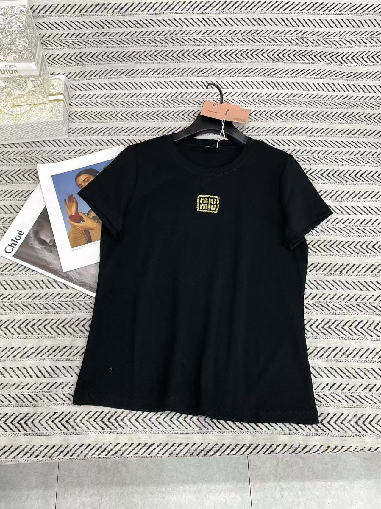 M1UM1U 刺繍入りレターTシャツ【50％割引+送料無料】