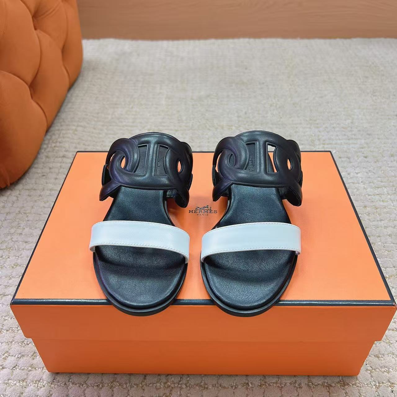 HERME5高品質の牛革スリッパ【50％割引+送料無料】