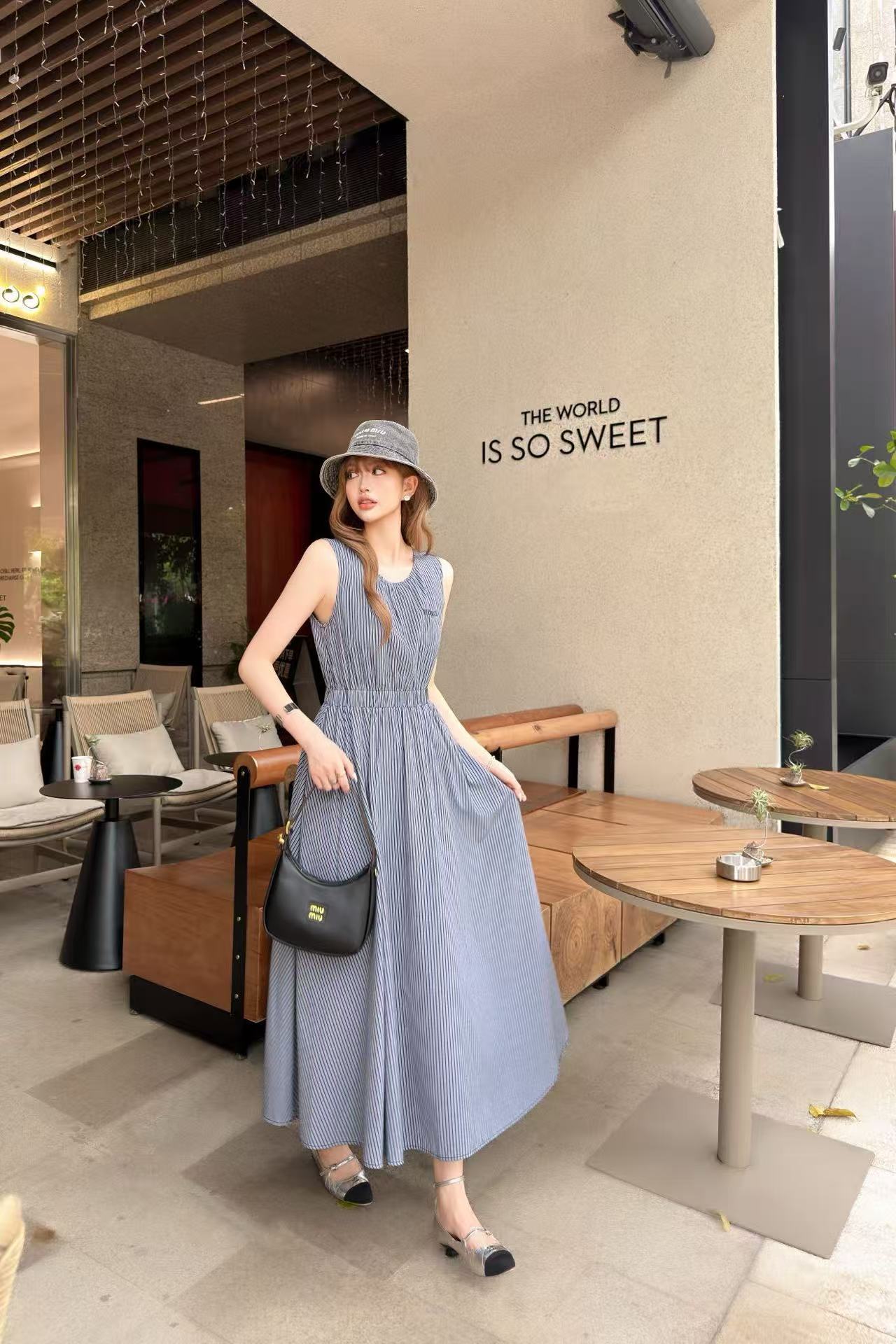 M1UM1U 高品質刺繍入りストライプ柄ノースリーブドレス【50％割引+送料無料】