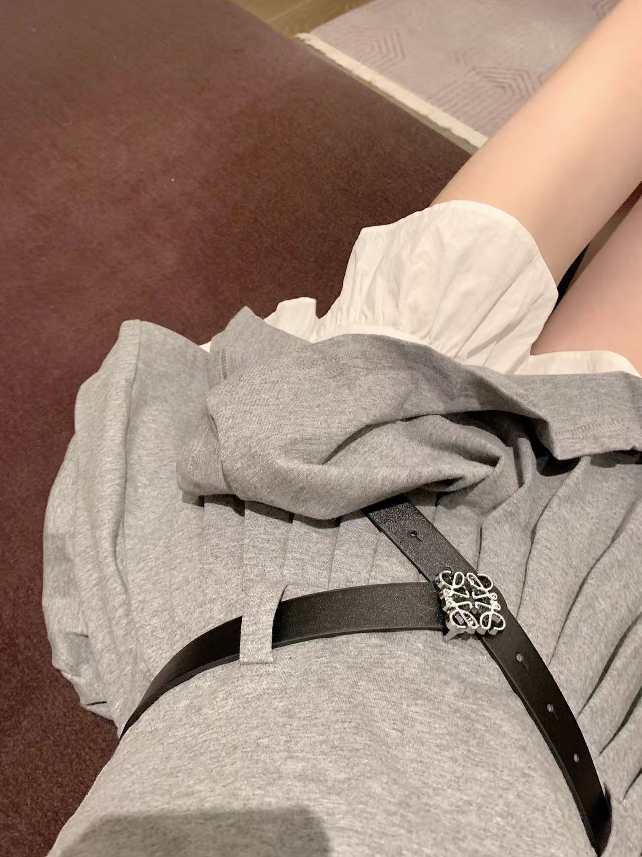 L0WEW 刺繍ロゴ入りノースリーブドレス【50％割引+送料無料】