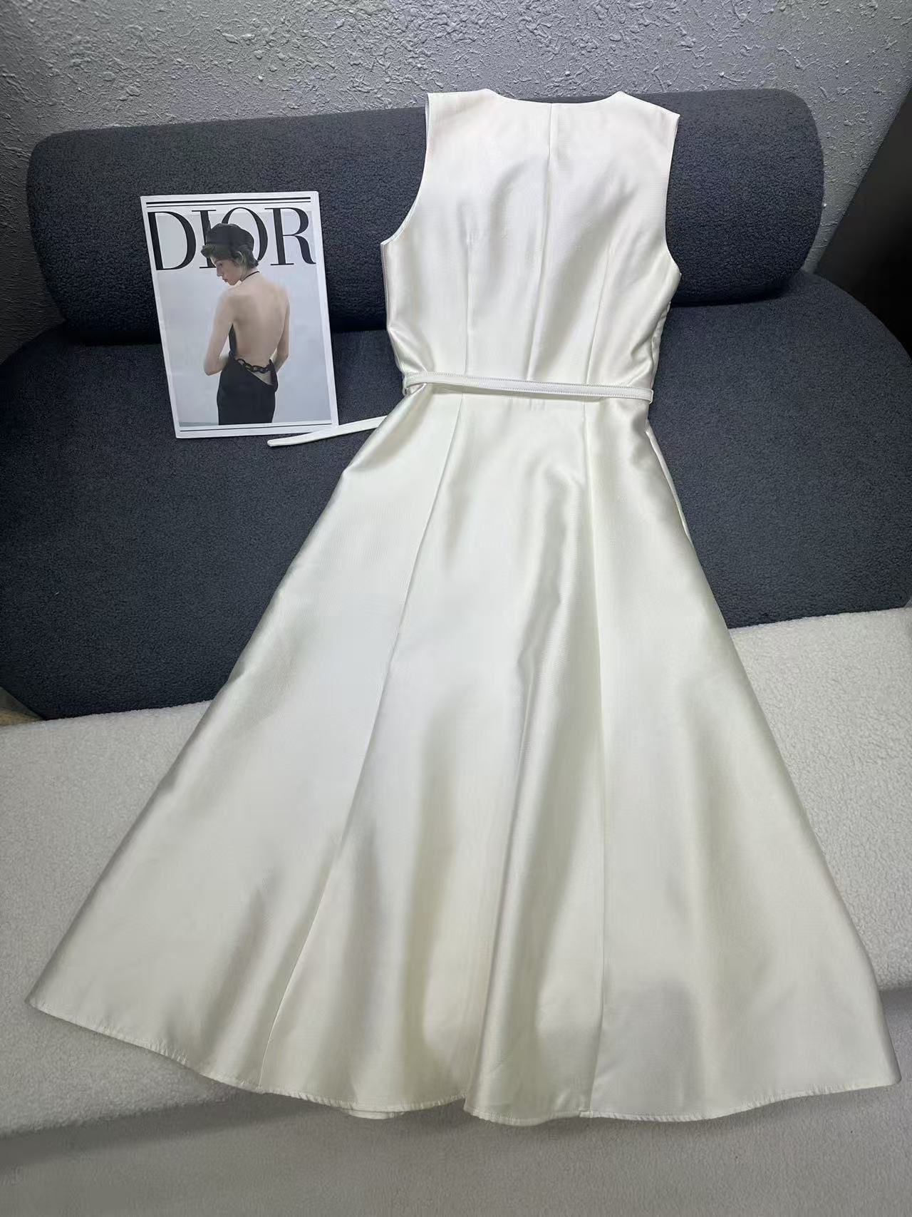 DIOR 上質Vネック ノースリーブワンピース【50％割引+送料無料】