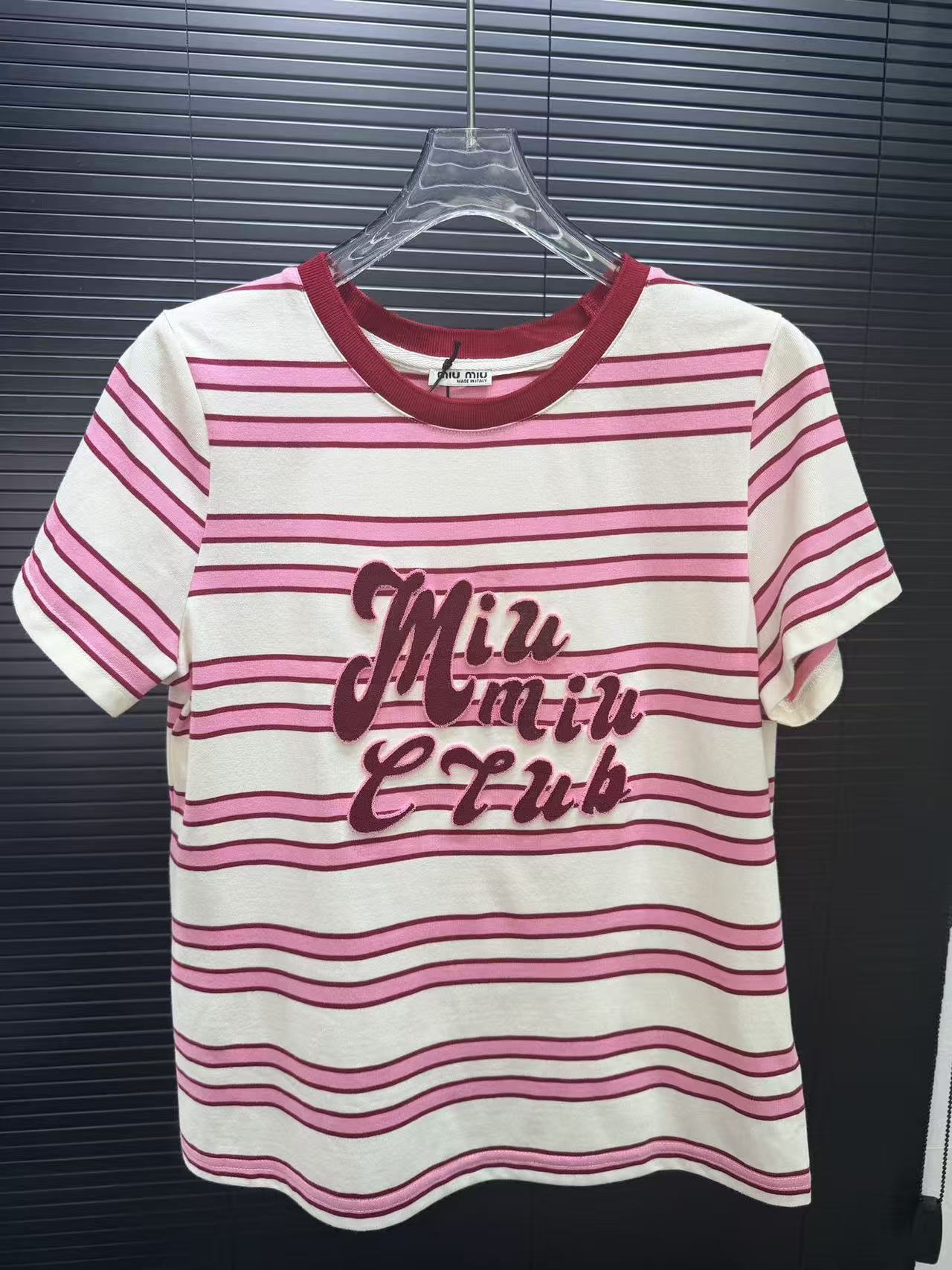 M1UM1U ストライプ柄レターTシャツ【50％割引+送料無料】