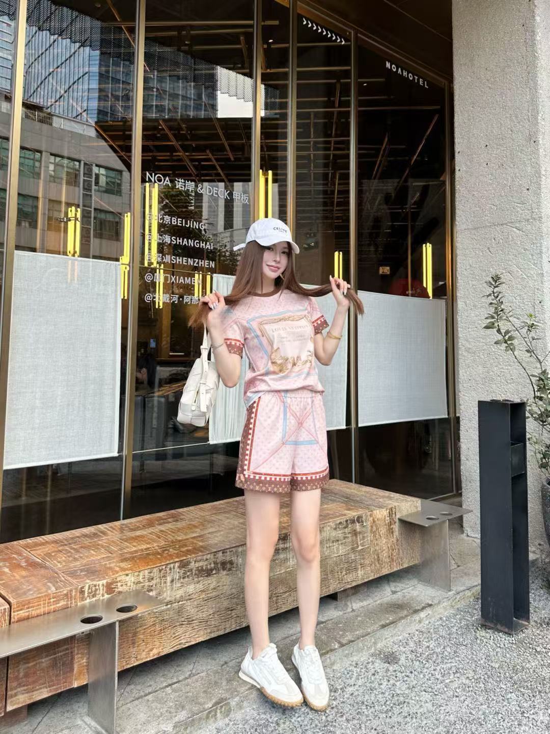 LVプリントTシャツ ＋ ショートパンツ【50％割引+送料無料】