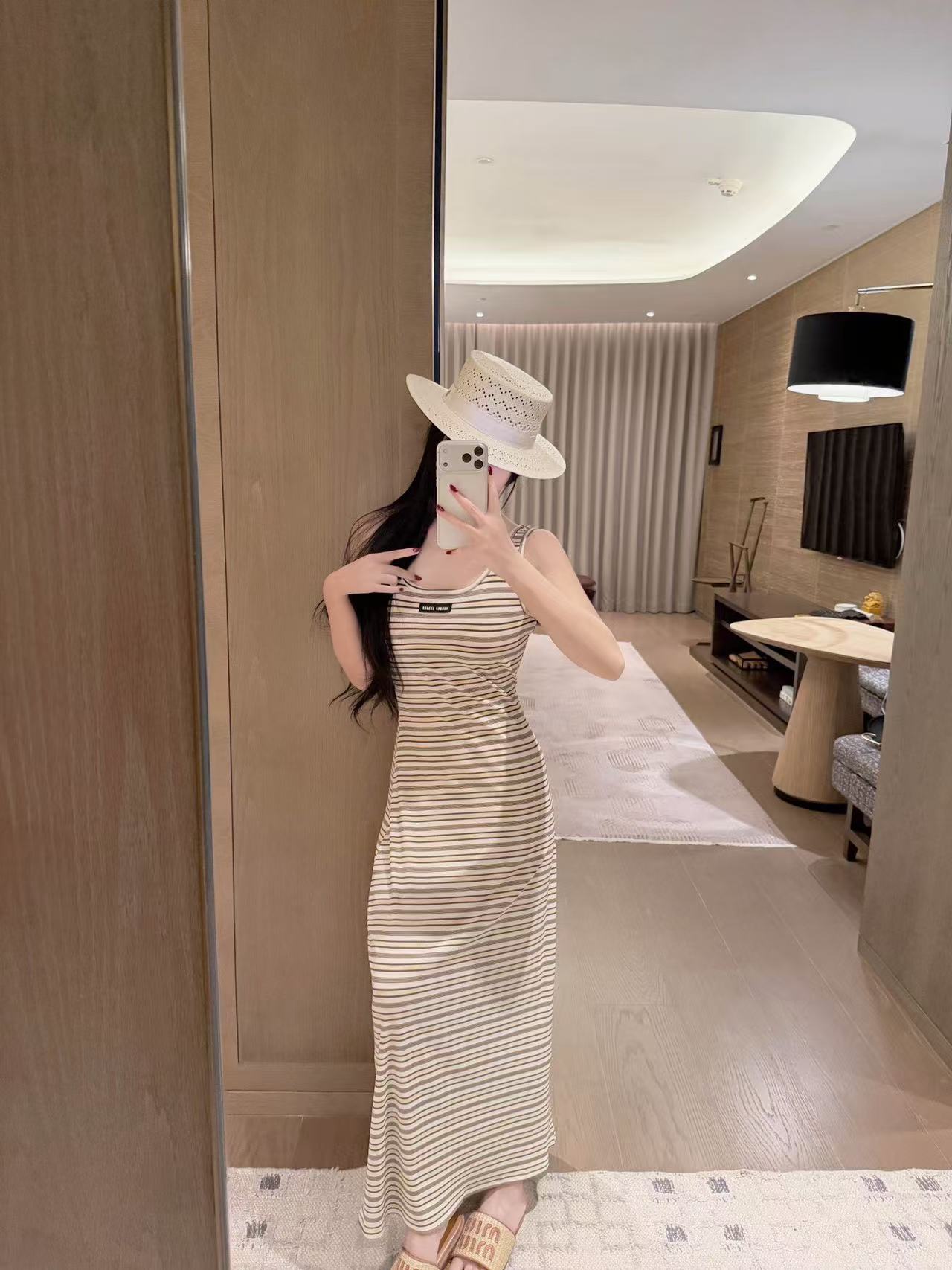 M1UM1U レターストライプ・タンクトップドレス【50％割引+送料無料】