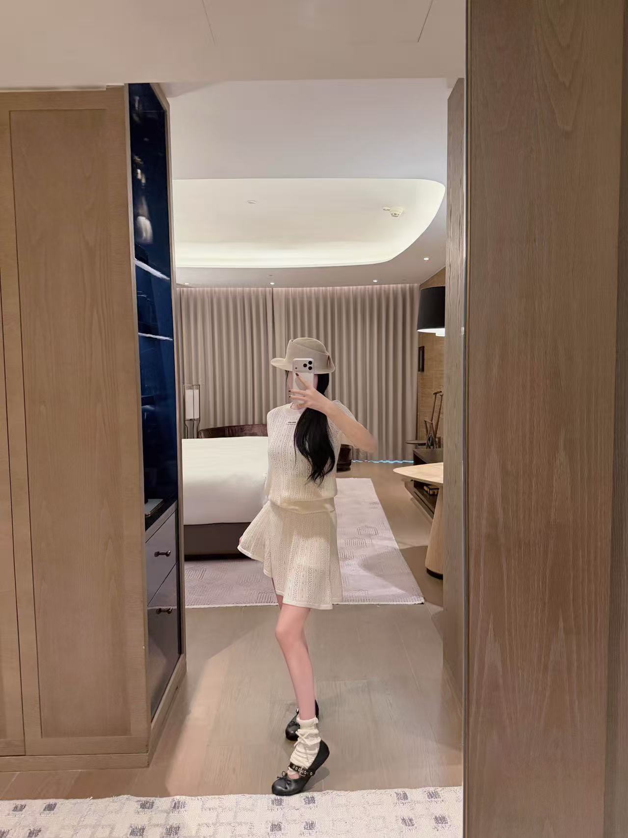 M1UM1U ウールセーター＋スカート【50％割引+送料無料】