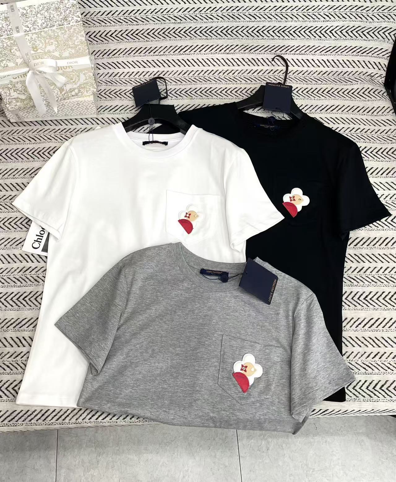LV 四つ葉のクローバー ポケットTシャツ【50％割引+送料無料】