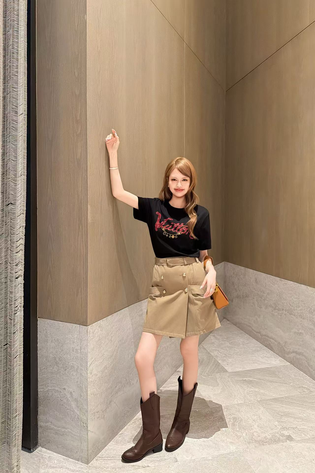 LV刺繍ロゴTシャツ【50％割引+送料無料】