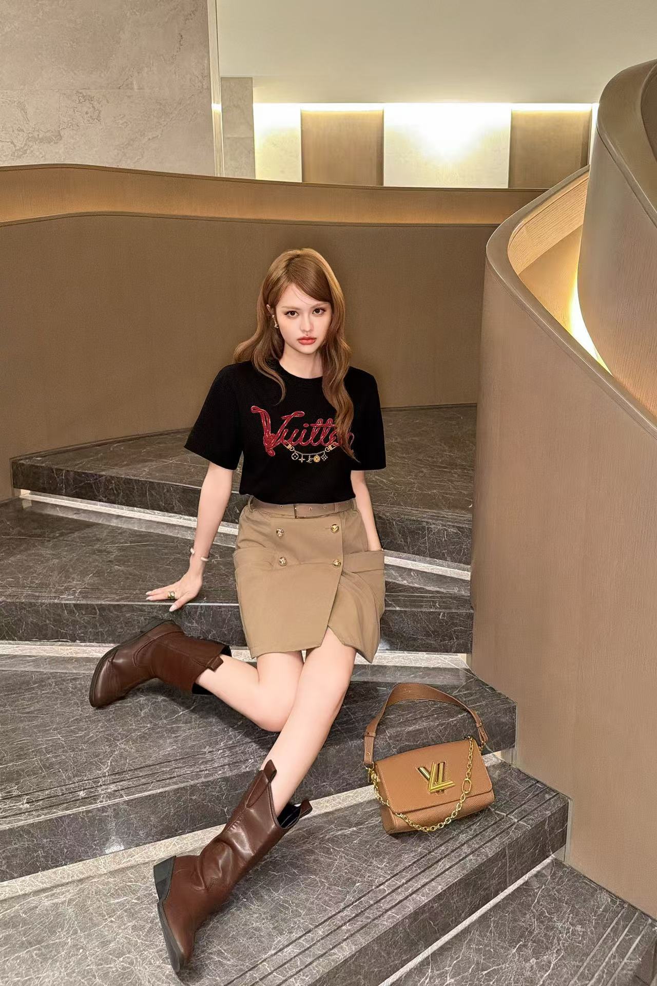 LV刺繍ロゴTシャツ【50％割引+送料無料】