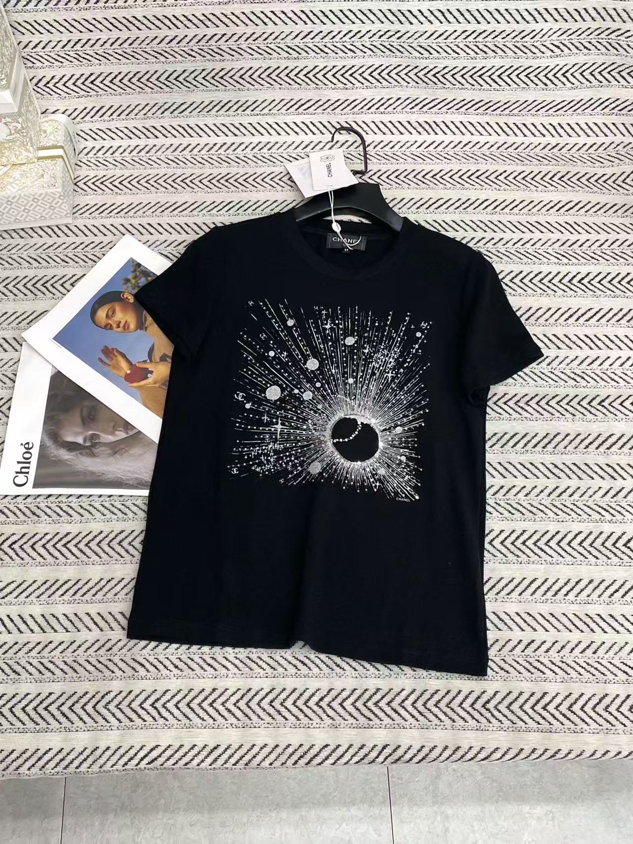 CHANE1 スパンコールロゴレターTシャツ【50％割引+送料無料】