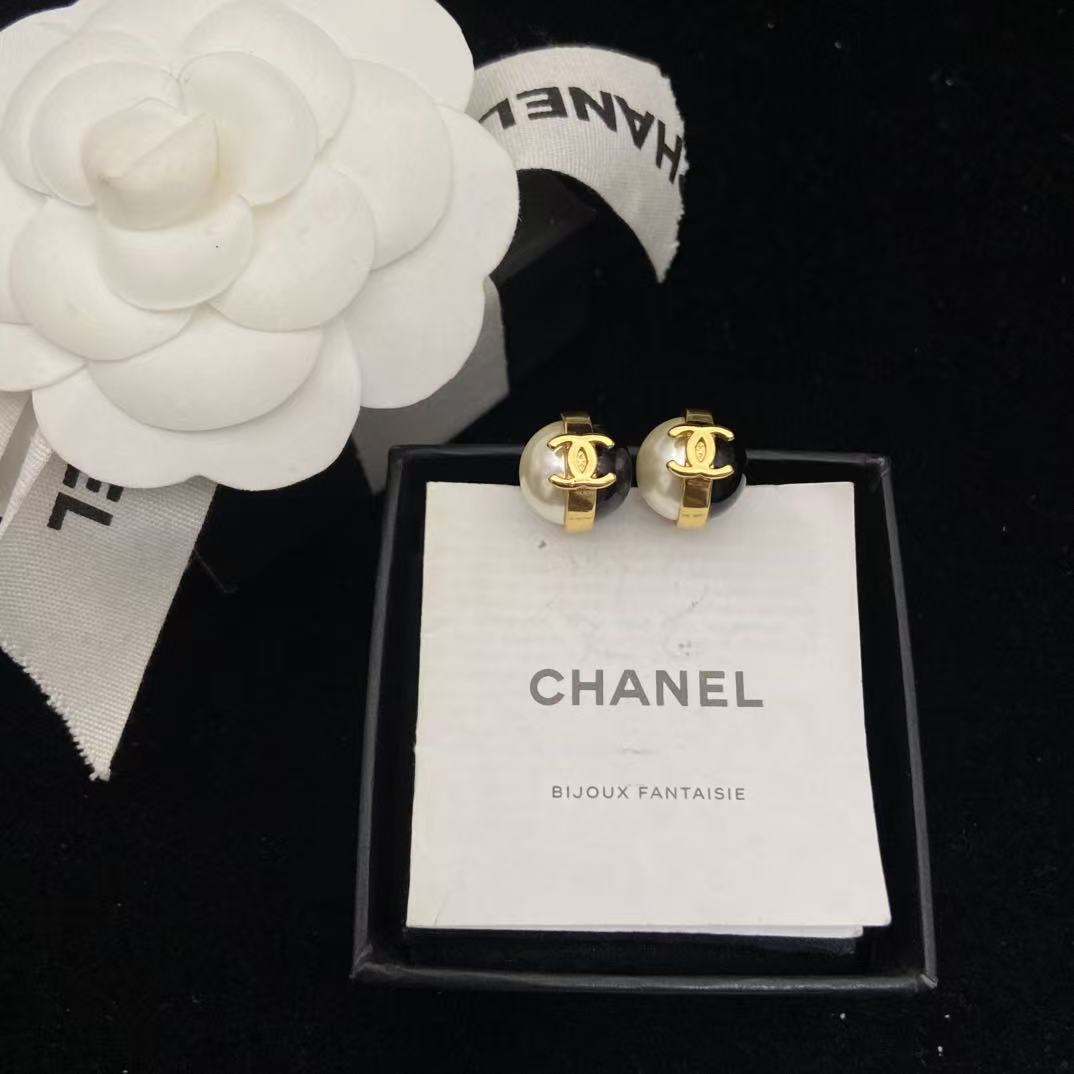 CHANE1 ブラック＆ホワイトパールスタッドピアス【50％割引+送料無料】