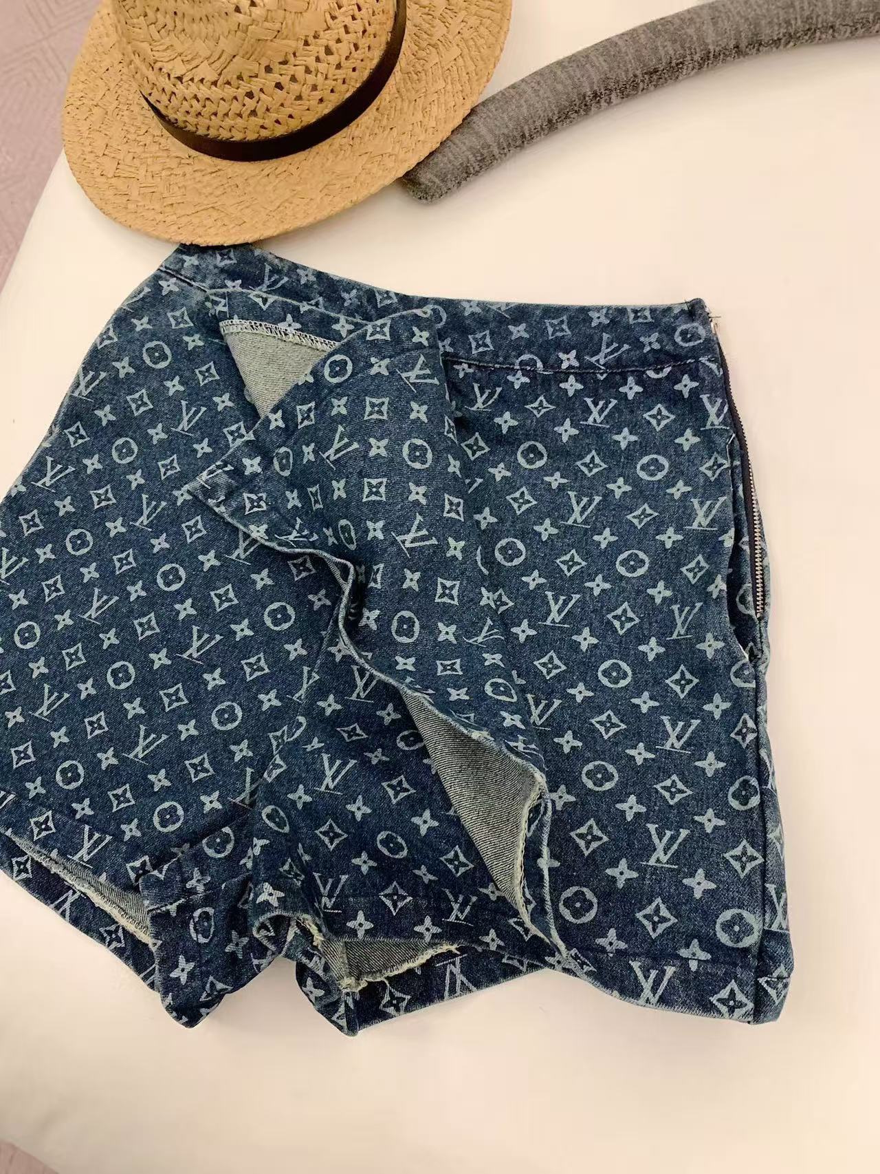 LVプリント デニムショートパンツ【50％割引+送料無料】