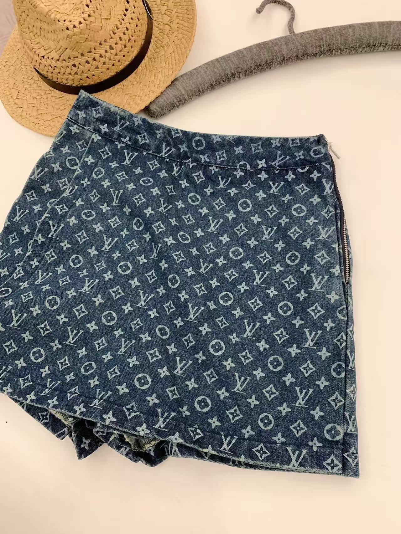 LVプリント デニムショートパンツ【50％割引+送料無料】