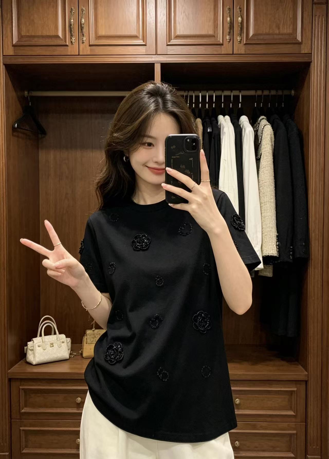 CHANE1 ビーズ付きカメリアTシャツ【50％割引+送料無料】