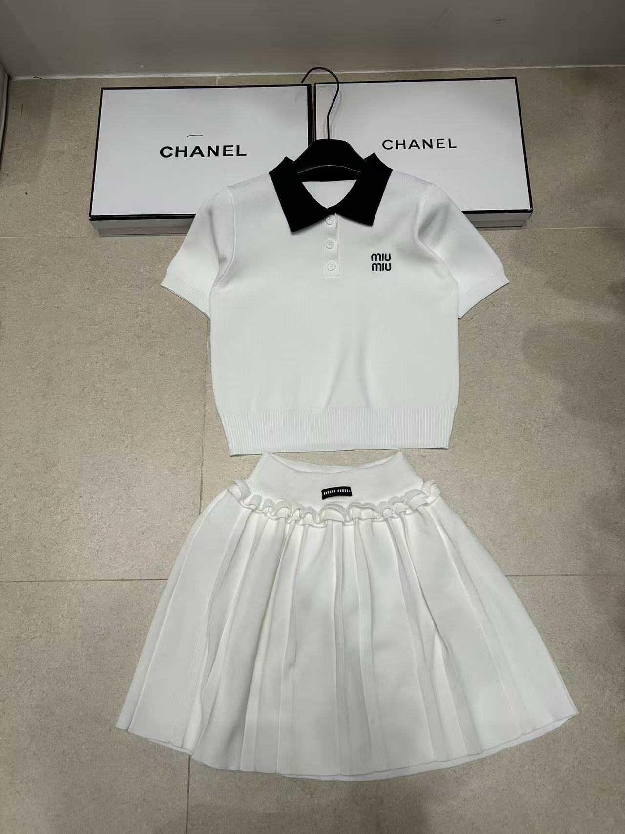 M1UM1U ウールトップス＆スカート 2点セット【50％割引+送料無料】