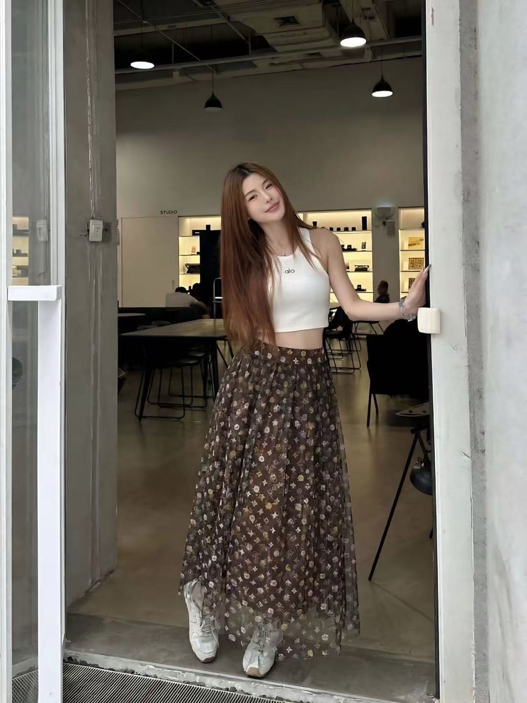 LVプリント柄ミディスカート【50％割引+送料無料】