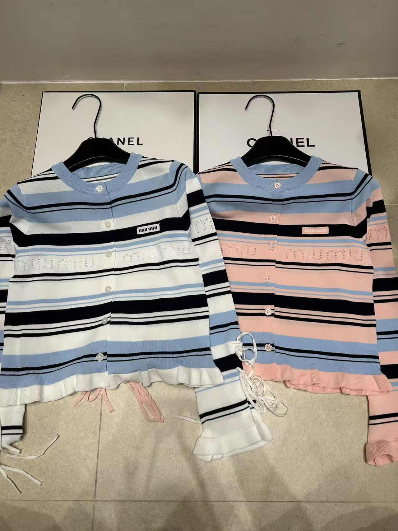 M1UM1U レタード ウールカーディガン【50％割引+送料無料】