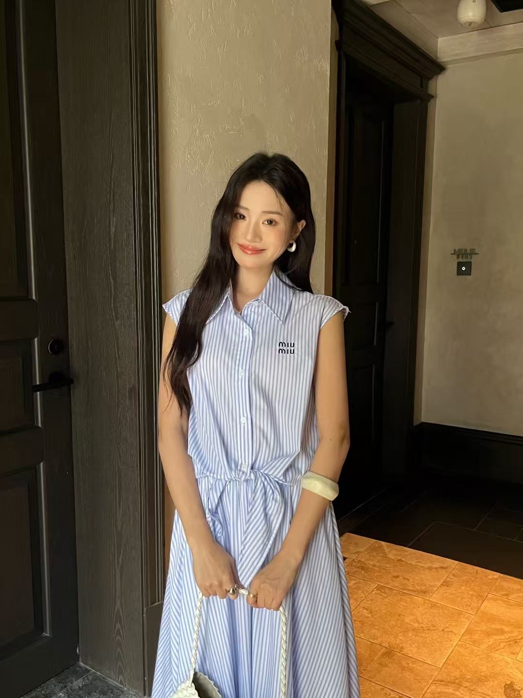 M1UM1U ストライプ柄レタリング ベスト＋スカート 2点セット【50％割引+送料無料】