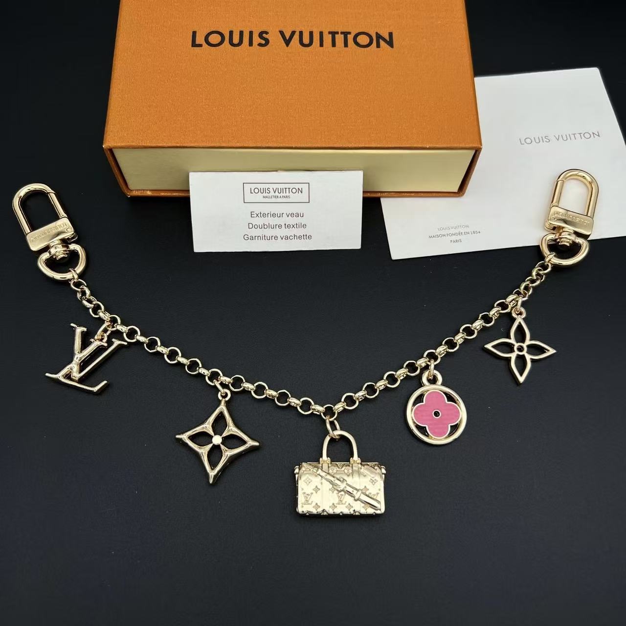 LV四つ葉のクローバーのキーホルダーチャーム【50％割引+送料無料】