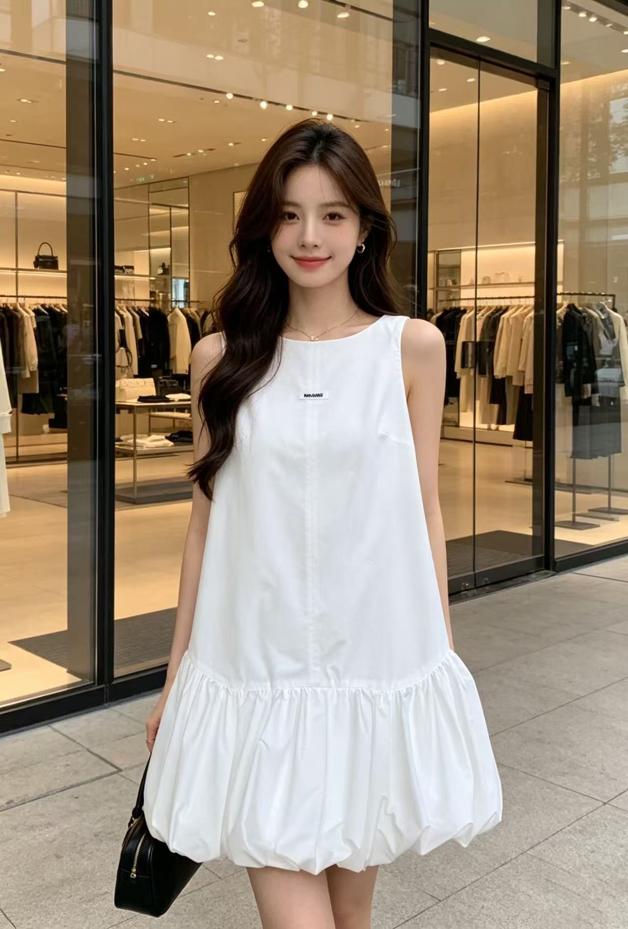 M1UM1U シンプルな文字入りノースリーブドレス【50％割引+送料無料】