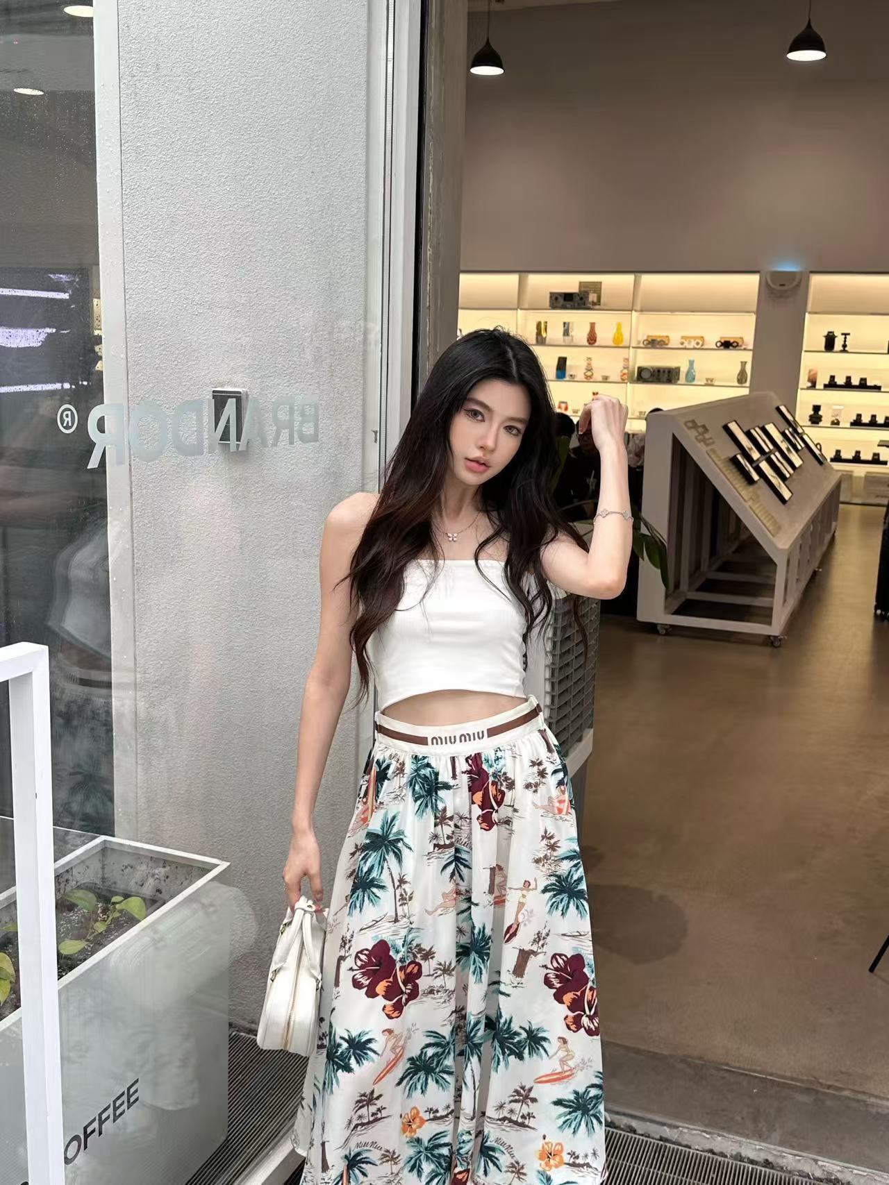 M1UM1U プリントミディスカート【50％割引+送料無料】